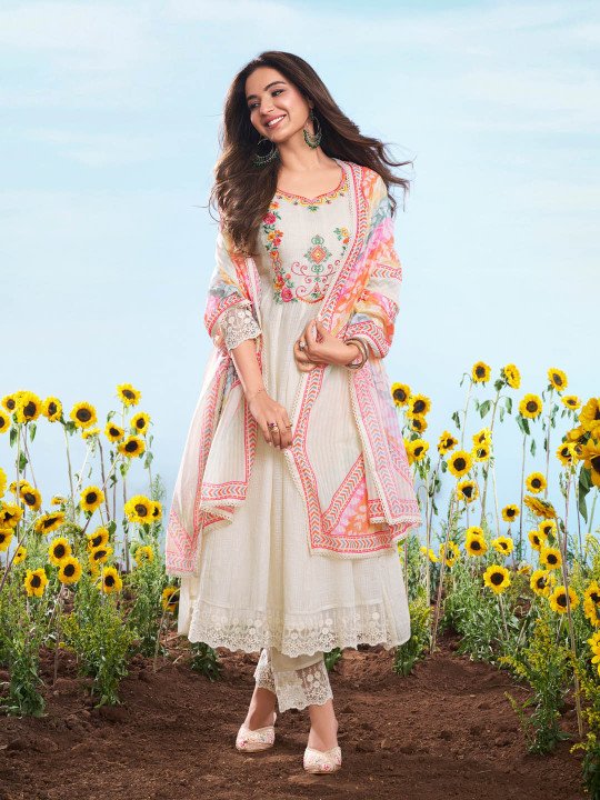 Women Floral Embroidered Regular Thread Work Kurta with Trousers & With Dupatta 3